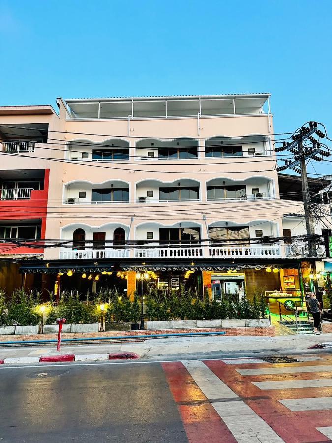 Lime Hotel Patong Exterior photo