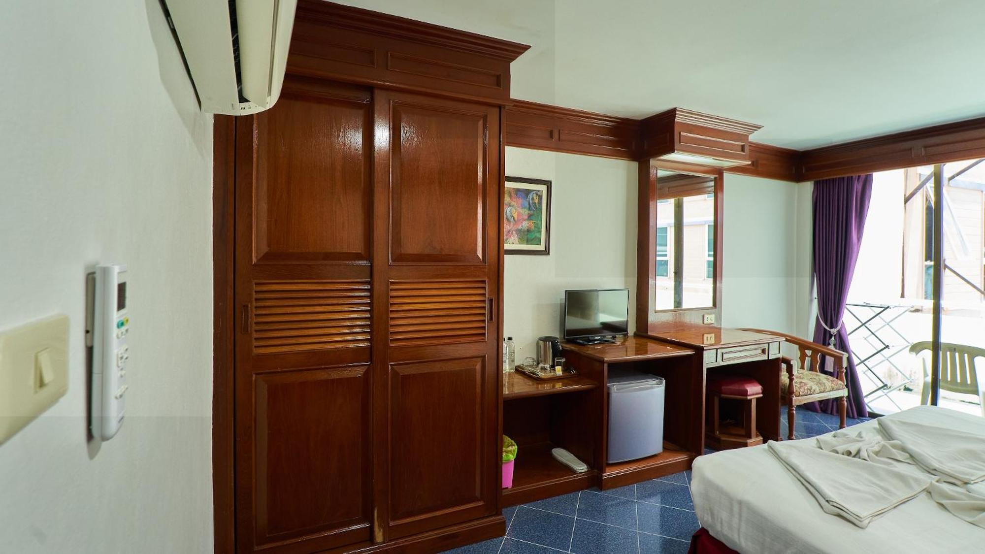 Lime Hotel Patong Room photo