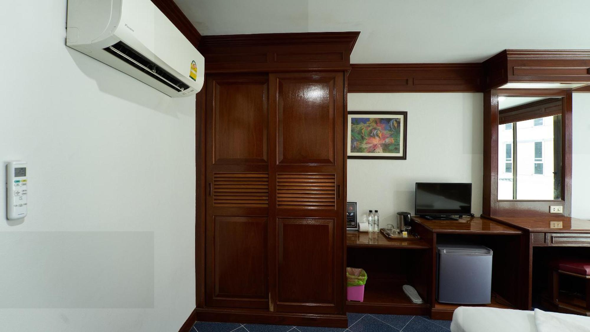Lime Hotel Patong Room photo