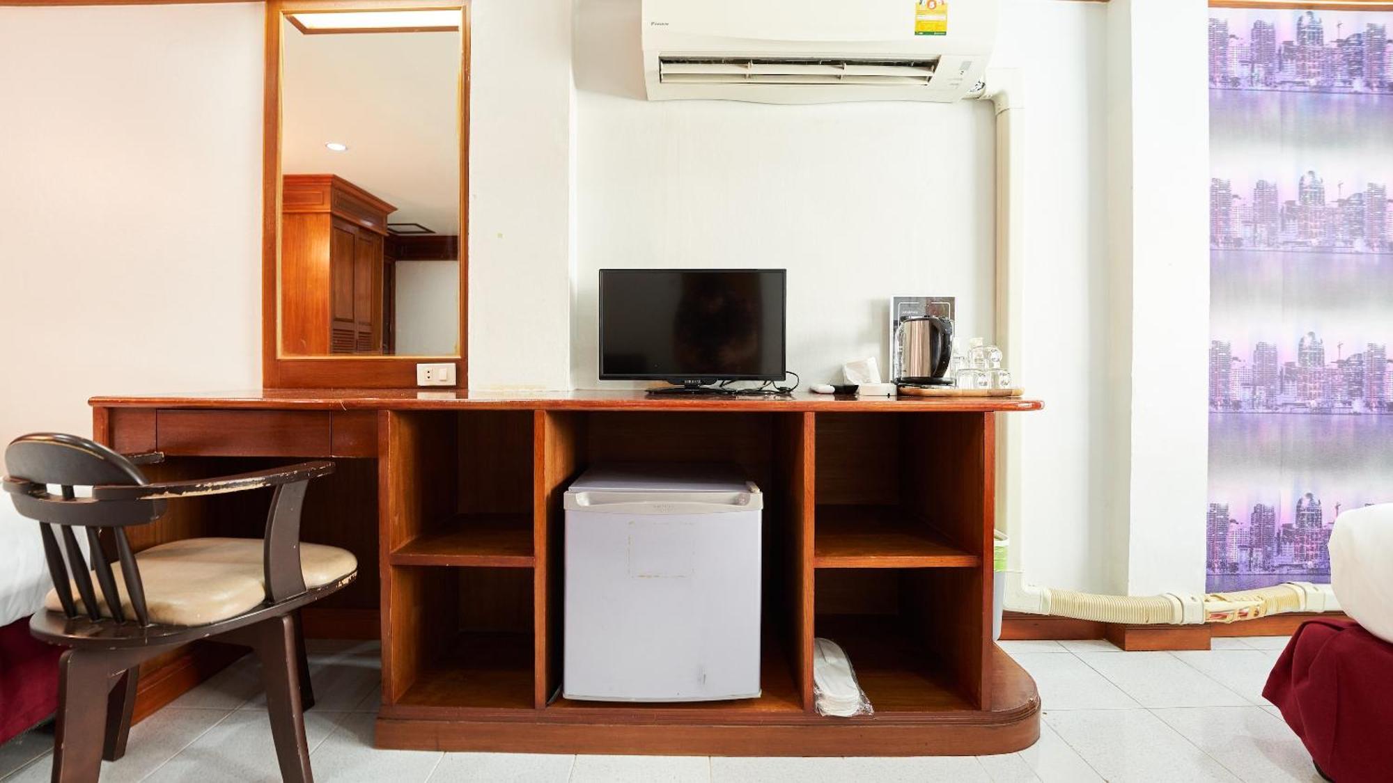 Lime Hotel Patong Room photo